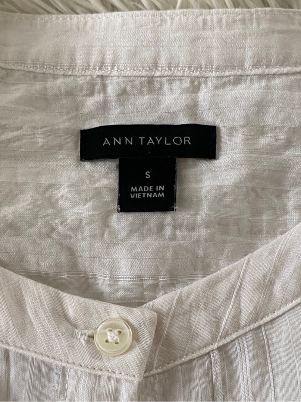 Ann Taylor White Crinkle Button Front Blouse Size Small Long Sleeve - Picture 6 of 10